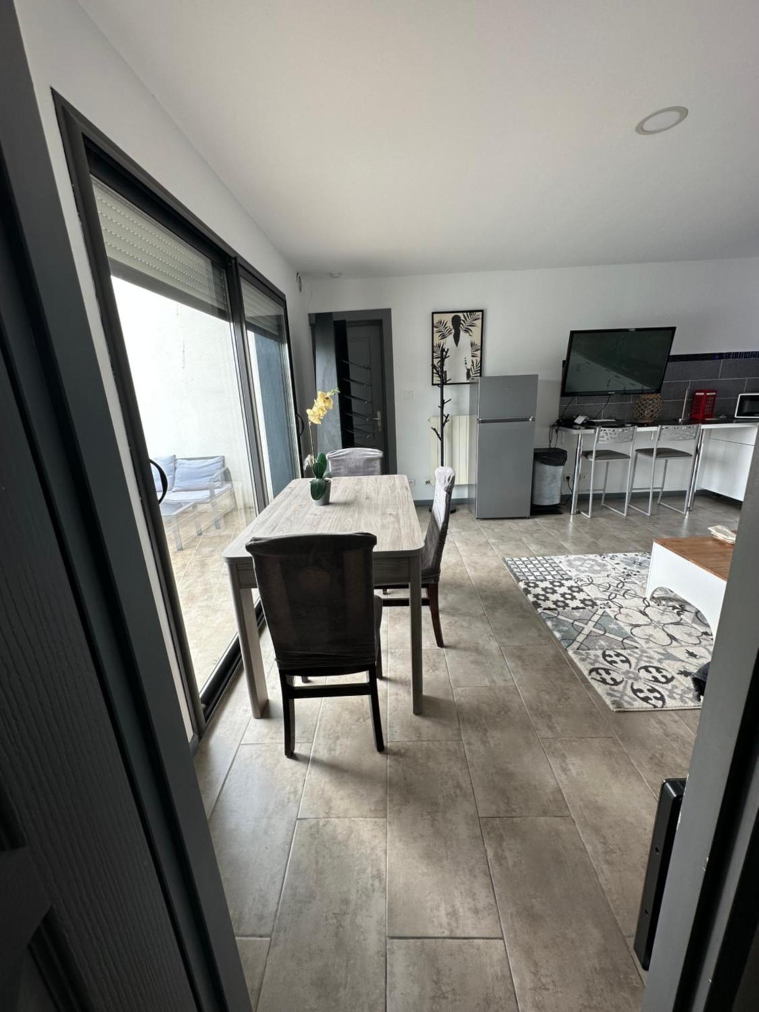 Superbe Appartement Avec Piscine Et Spa Privatif Villeneuve-lès-Béziers Exteriér fotografie